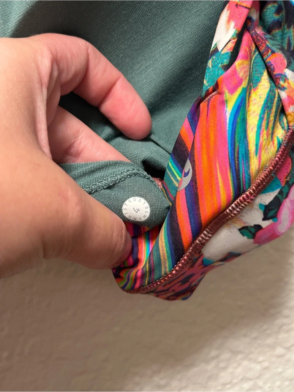 Lululemon sports bra size 4